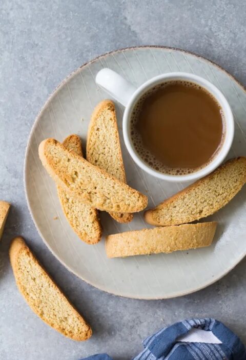 a cup of coffe and biscotti